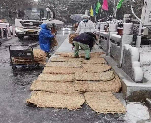 部门|扫雪除冰暖人心 医院安全有保障