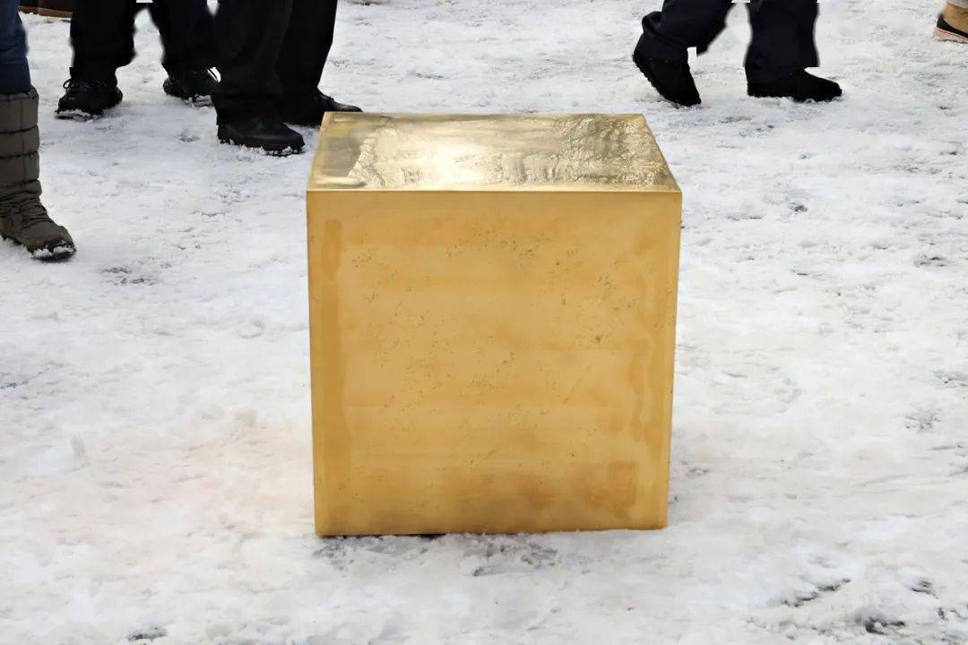 潮讯丨kanyewest出售私人豪奢坦克车ripsawev2