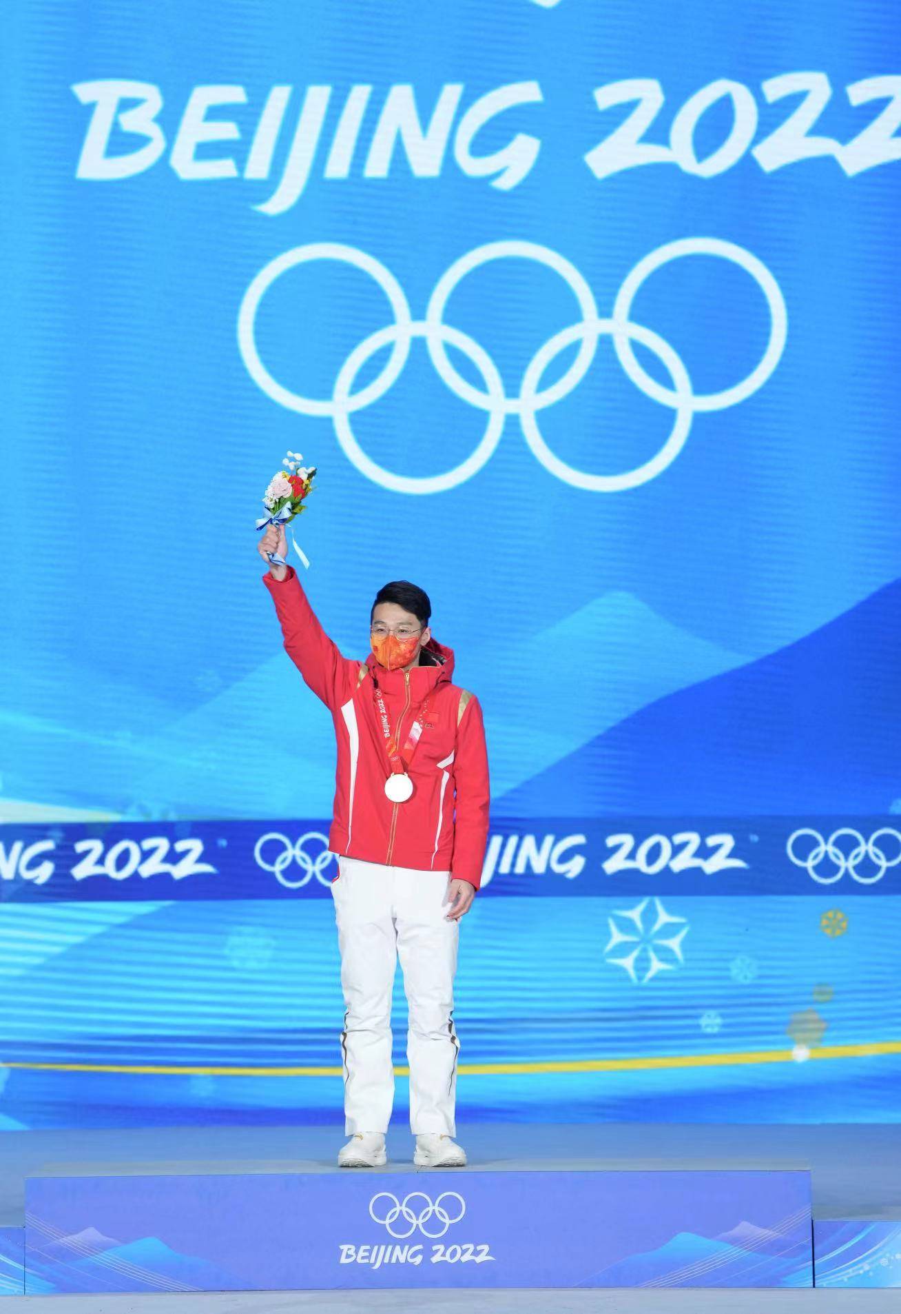 北京冬奥同时升起两面五星红旗_任子_李文龙