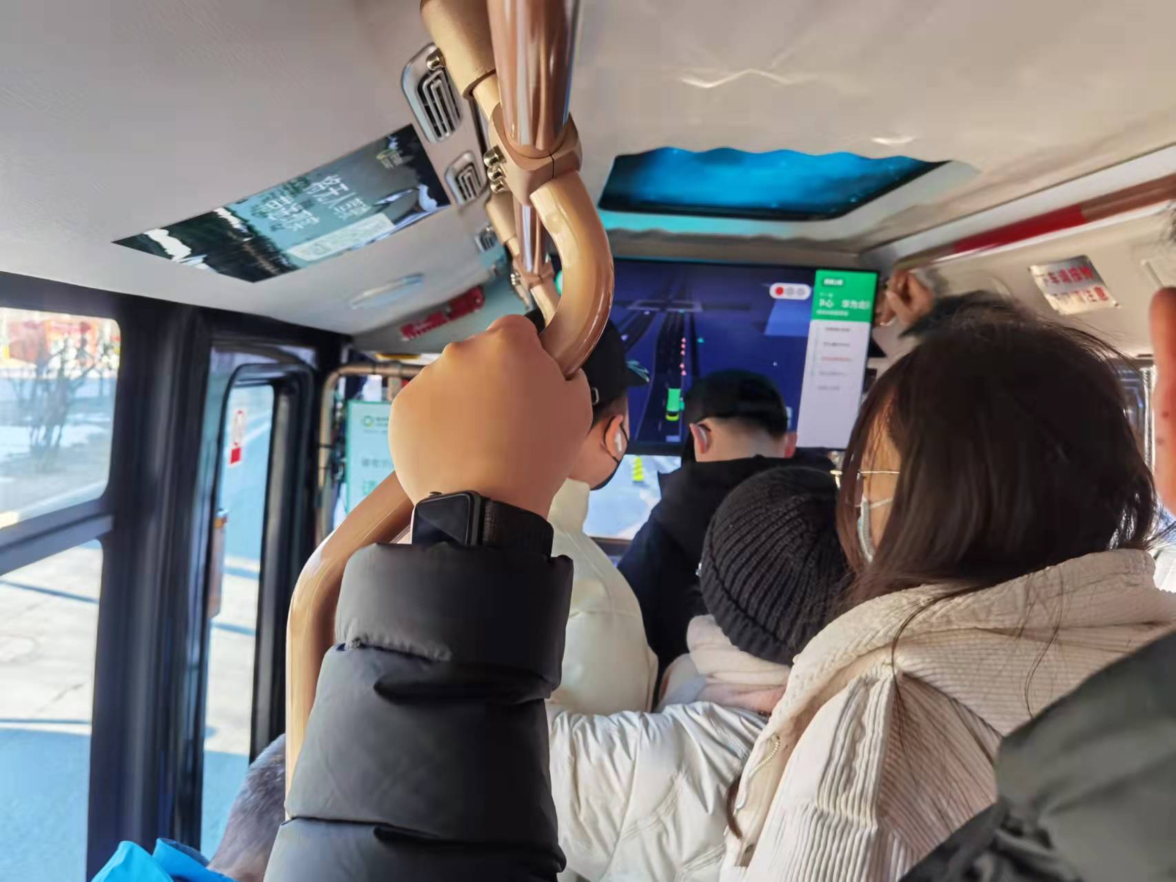 中外记者点赞中关村自动驾驶：“可能比有人驾驶水平还高”