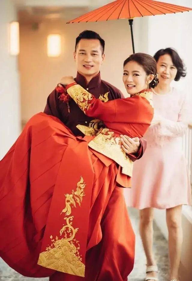 陈荣炼被抓之后,公司就已经与陈荣炼割席,陈荣炼也辞去了公司执行董事