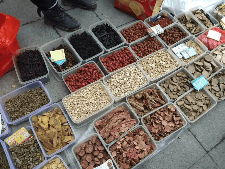 亳州康美中药城已是一派忙碌的景象_中药材_二厅_询价采购