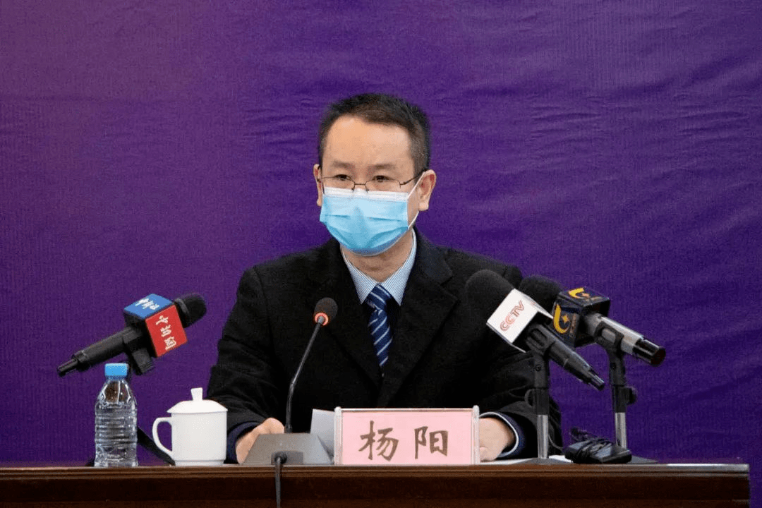 百色市发展改革委总经济师杨阳目前市民对我市粮油,蔬菜,肉类等重要