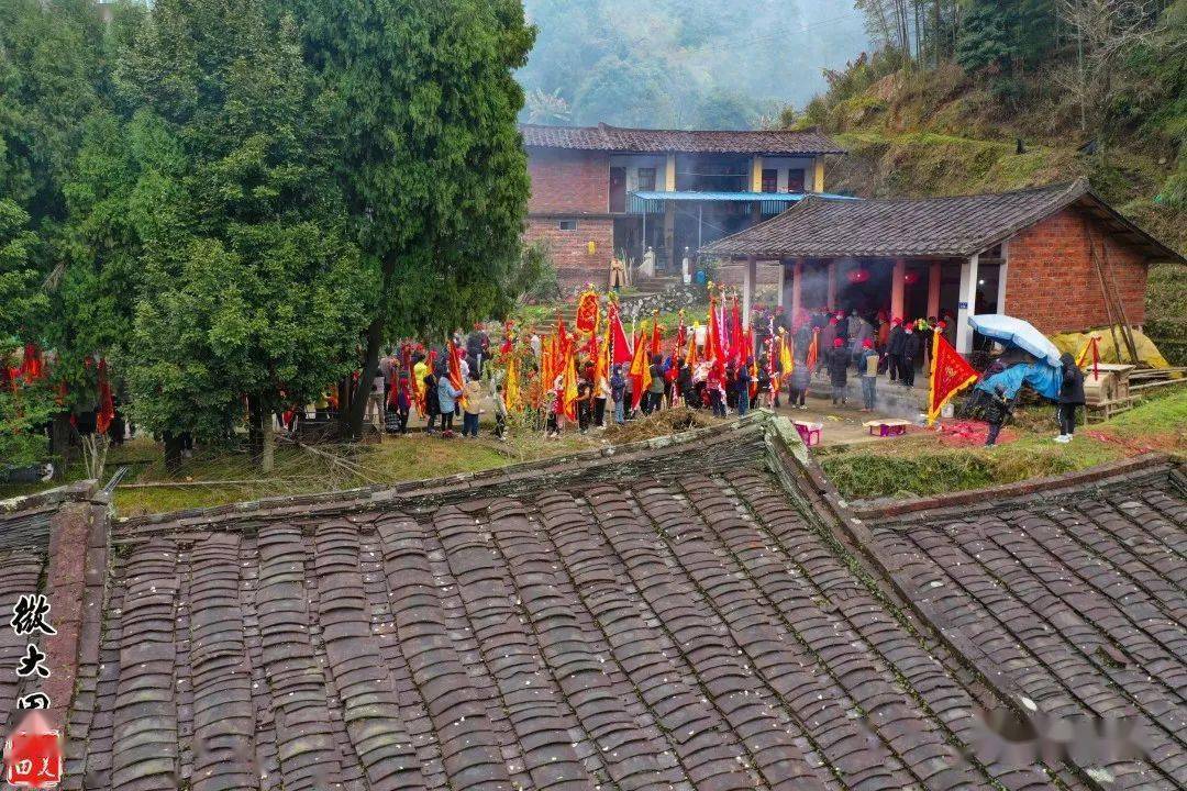 每年正月初八,福建省大田县石牌镇小湖村都会举行隆重的祭祀仪式,祭祀