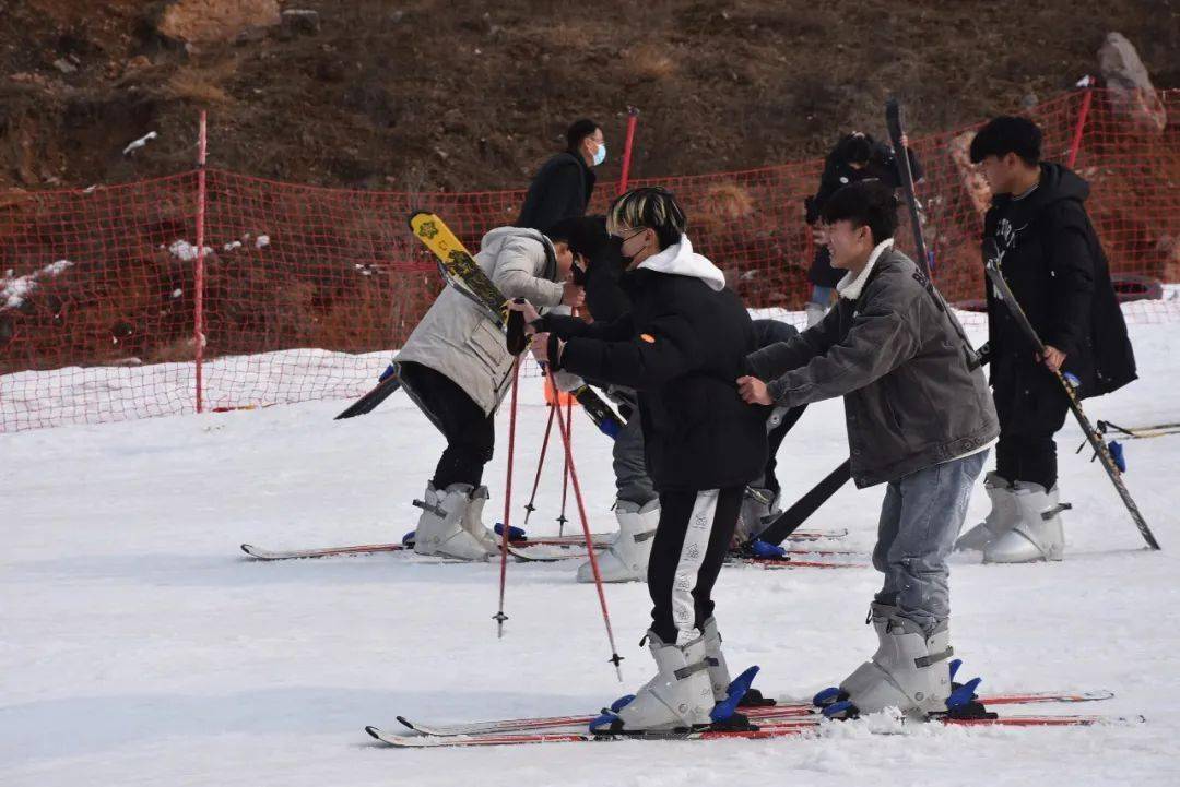冬奥会引燃冰雪游热潮，汝州这个滑雪场真热闹！