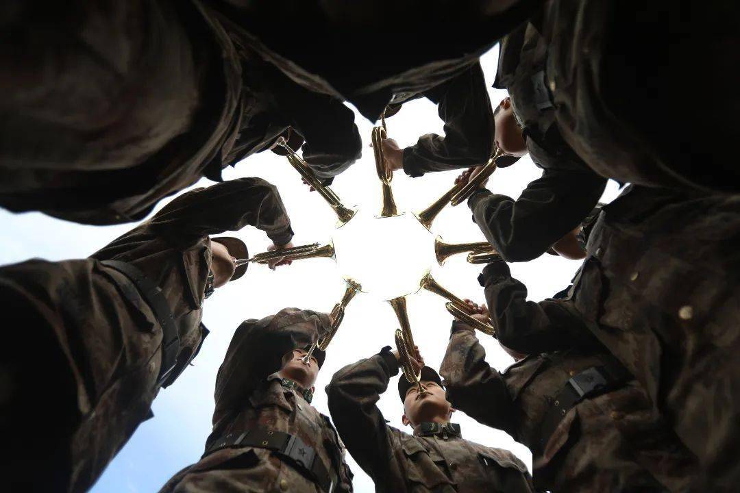 司号员集训吹响强军冲锋号