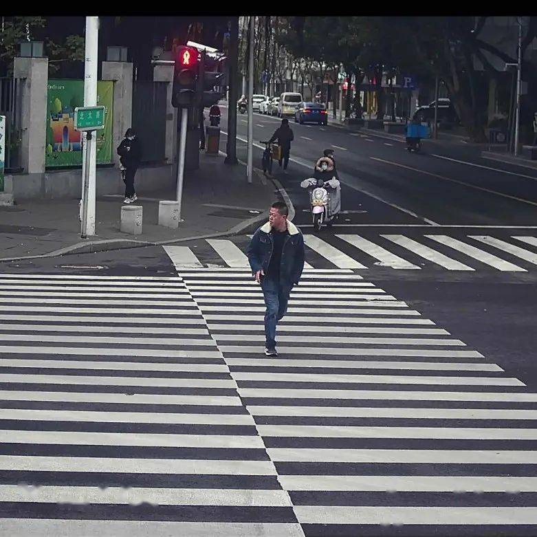 高清无码福州这些人居然在马路上做这事