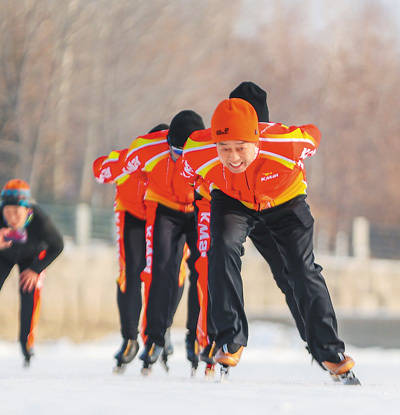 冰雪運動進入尋常百姓家_滑冰_比賽_陳磊