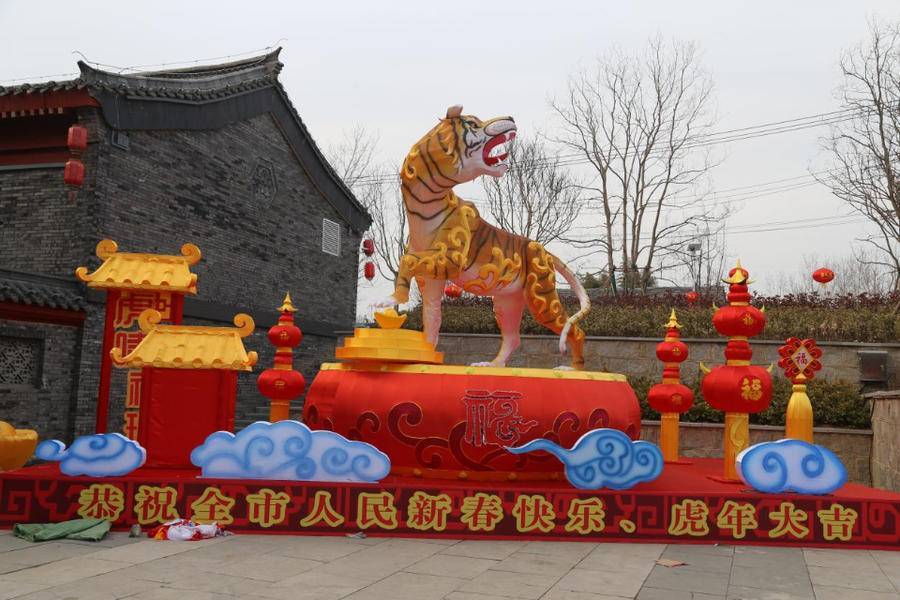 活动简介:岁末至,游子归;彩灯亮,人团圆,红色朱村首届迎春灯会闪亮