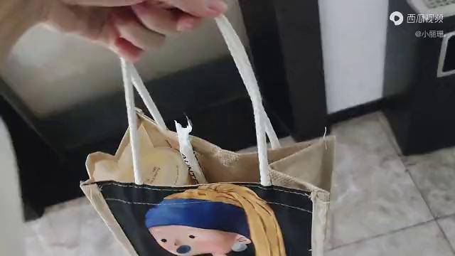 90后日常生活没有大风大浪偶尔小打小闹更多是温馨平凡