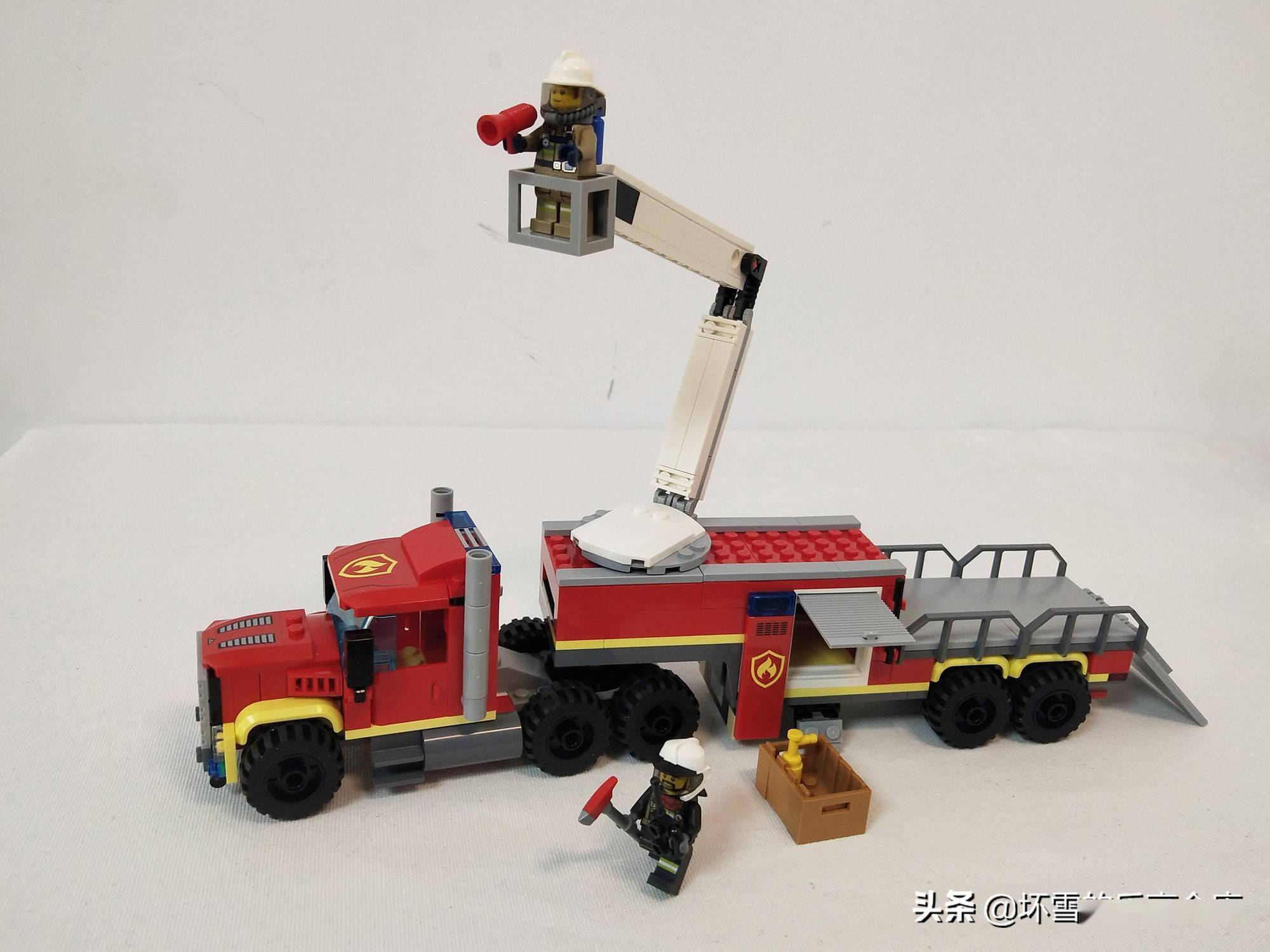 喜欢消防车的朋友,这款乐高60282消防移动指挥车收入囊中了吗?