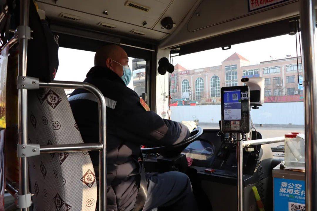 龙口这个大哥,当选"山东好人"!_田家滨_乘客_女孩