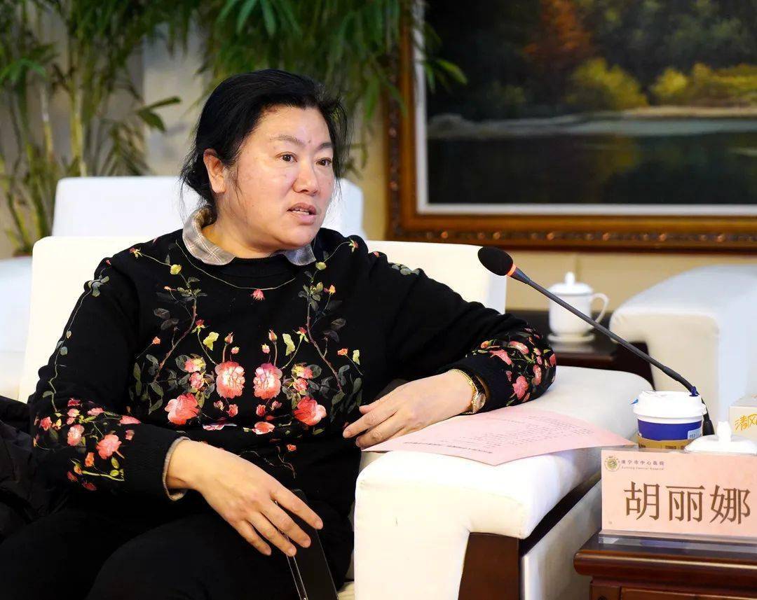 2月11日,重庆医科大学附属第二医院妇产科主任,教授胡丽娜等专家团队