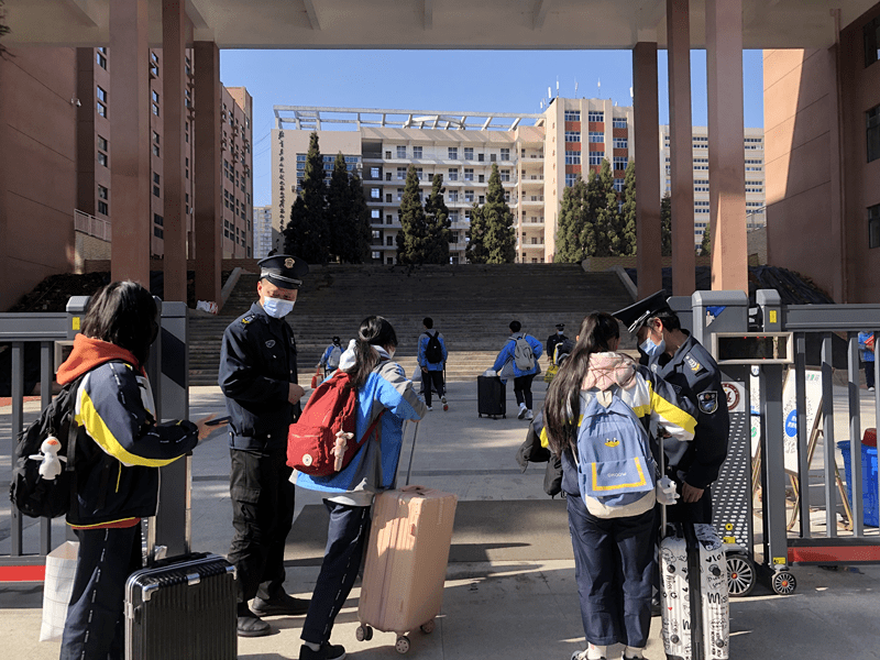 六枝一中高三年级师生返校开学积极备战高考_进行_内容_疫情