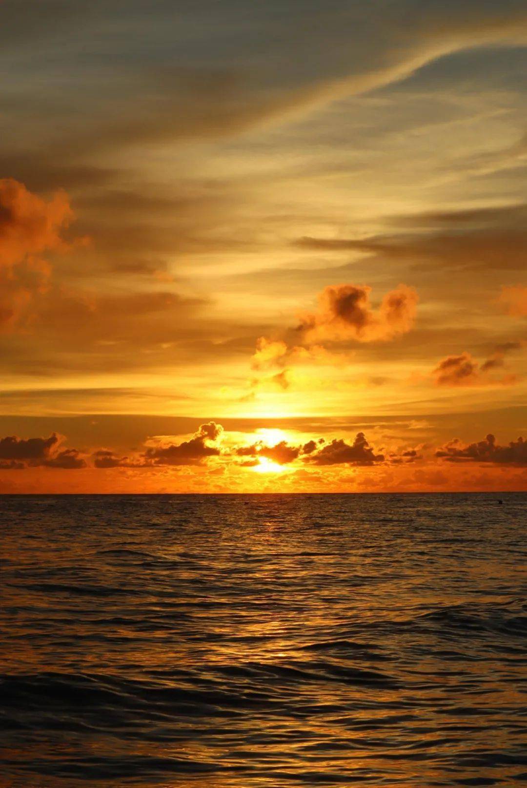 畅游涠洲岛观壮丽日出赏浪漫夕阳