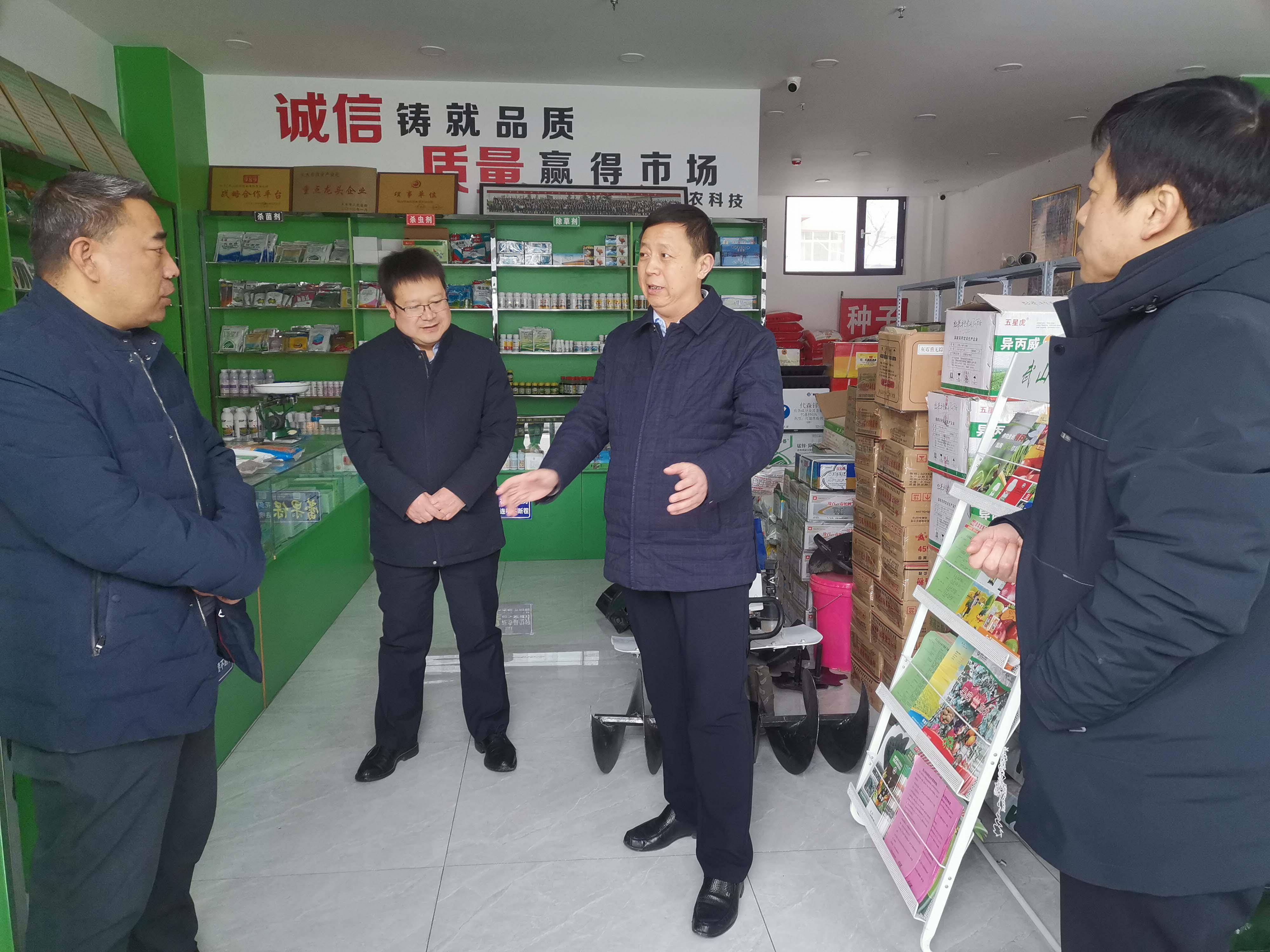 马福胜一行先后来到天水田园春农业科技有限公司,武山