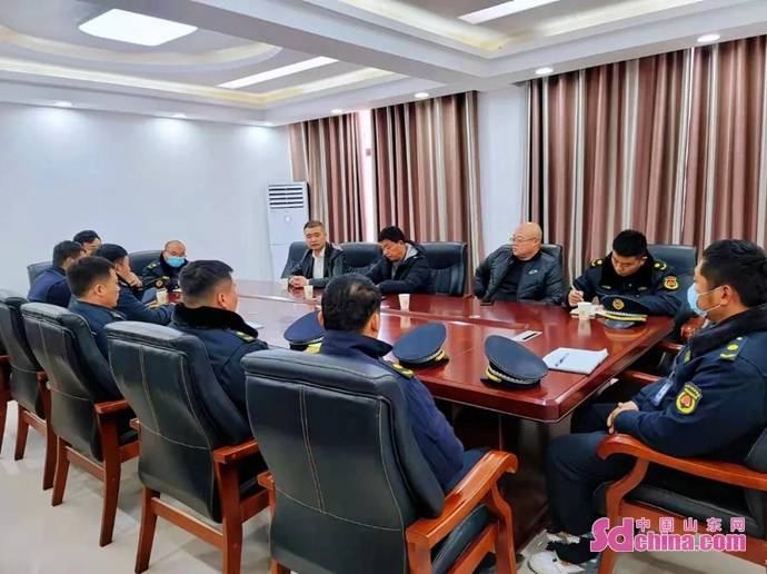 曹县庄寨镇综合行政执法局严格落实镇党委政府会议精神,要求全体干部