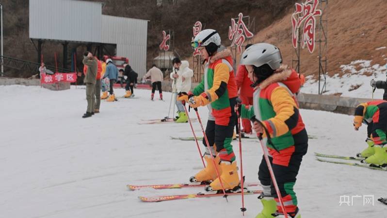 滑雪|少年们的滑雪之旅！江西铜鼓“冰雪运动”持续升温