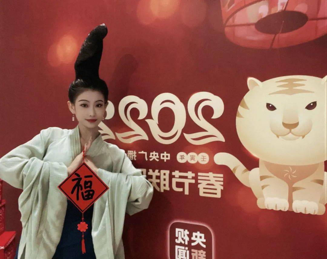 春晚17位青绿小姐姐爆红舞台下的她们超可爱