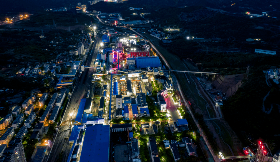 灯火西山:矿厂之夜,流光溢彩_矿区_灯笼_百里