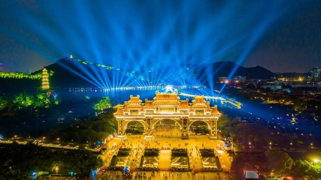 大良是知名旅遊勝地,風景名勝眾多,清暉園,順峰山公園,順德歡樂海岸