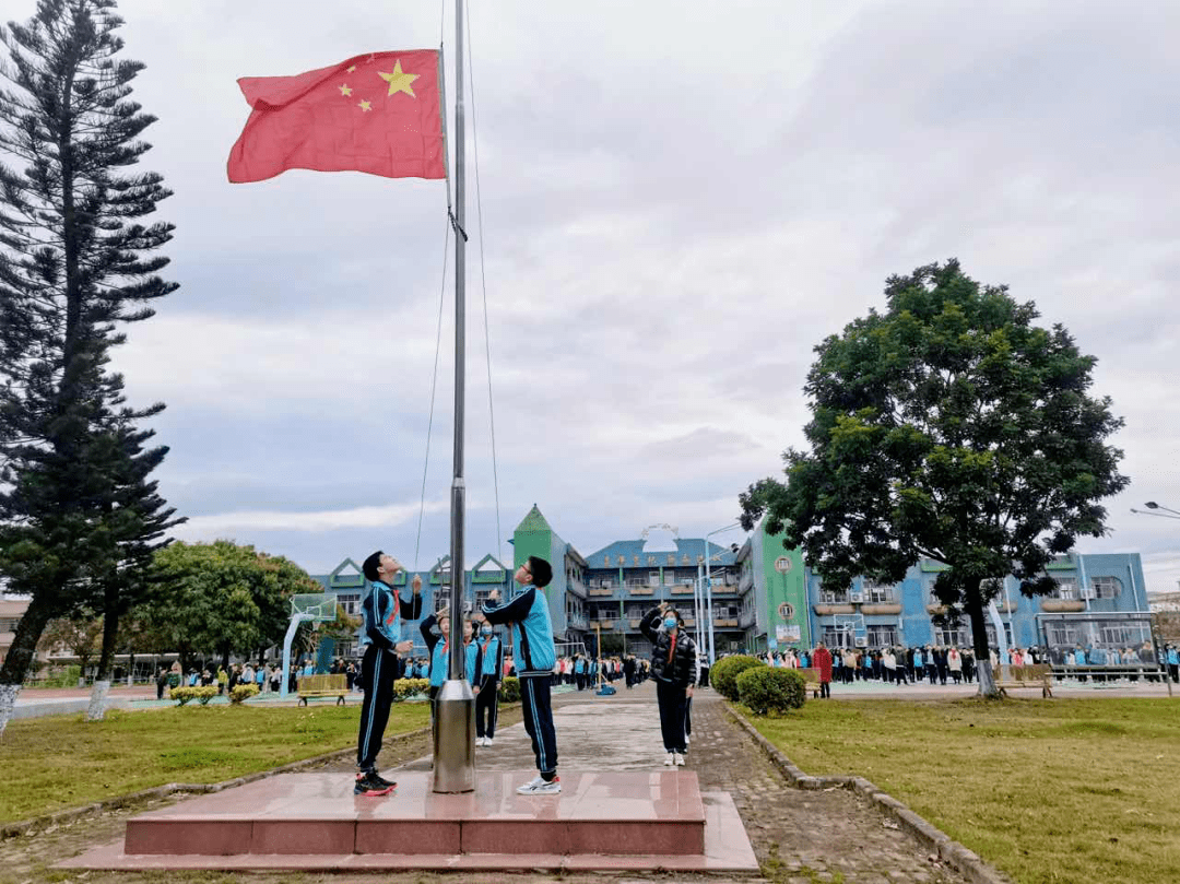 新書本好好學習,天天向上開學第一天坦洲中學,坦洲實驗中學的學生們帶