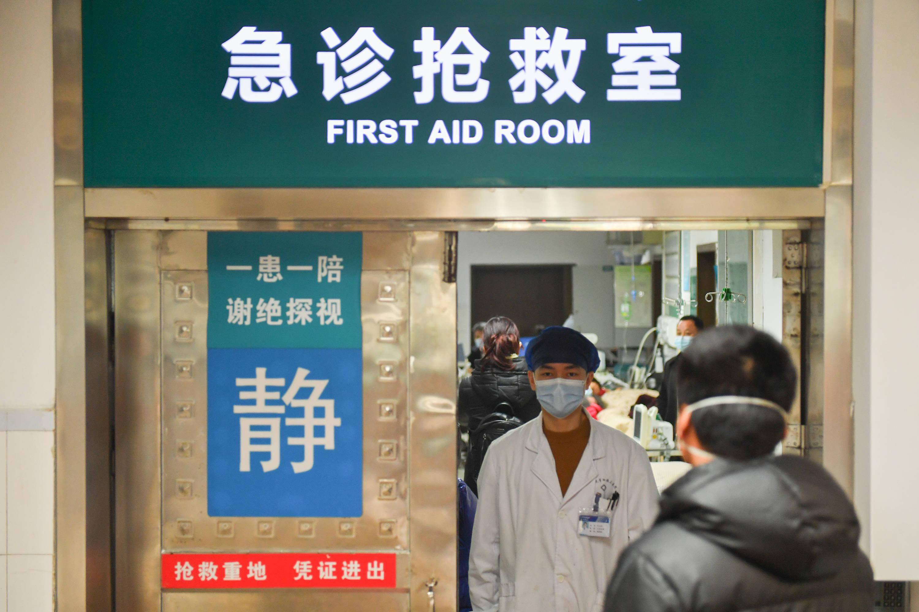 90后男护士朱浩华急救室里守护团圆