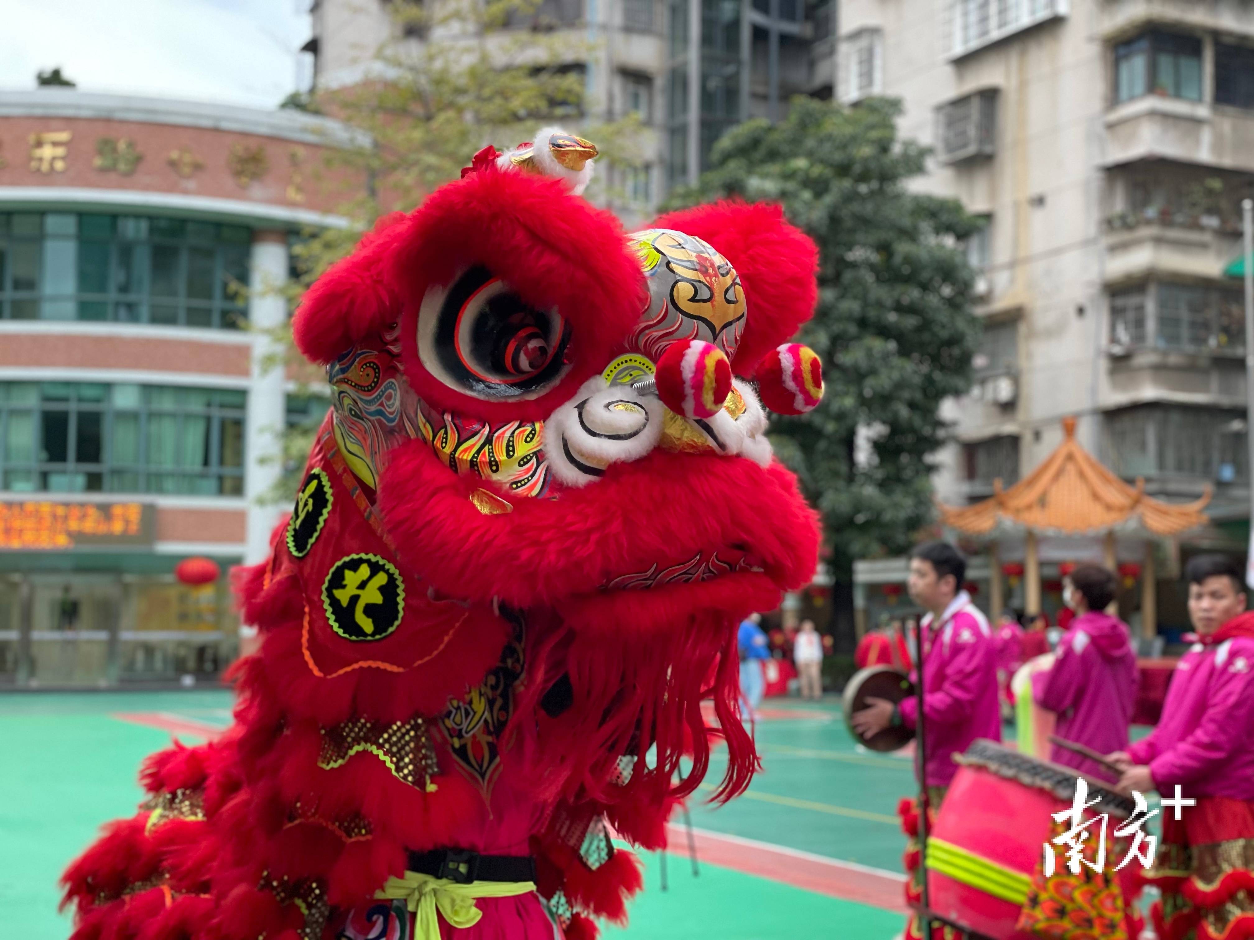 舞狮欢迎同学仔,直击东风东路小学"科技"迎开学_冬奥_刘博瑞_钟晓宇