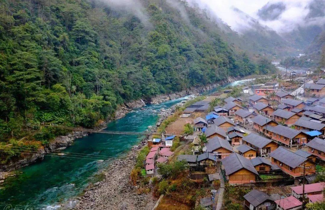 住宿:獨龍江早餐後前往獨龍江鄉,它位於雲南省怒江傈僳族自治州北部的