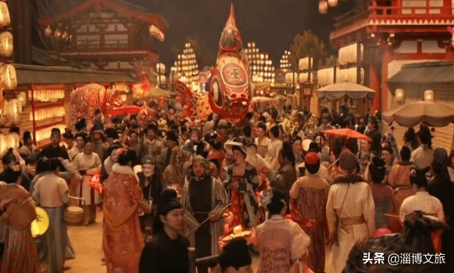 古代实行宵禁，元宵节这天却可以通宵外出。赏花灯、逛夜市，传统元宵节究竟有多热闹？_冬奥风元宵节灯笼_今天元宵节_长安