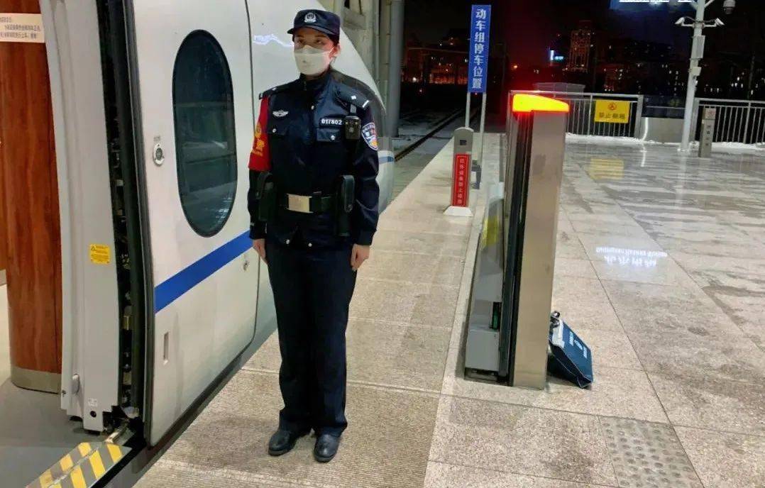 "灯"火守护——天津铁路公安民警的别样元宵节_旅客_列车_工作