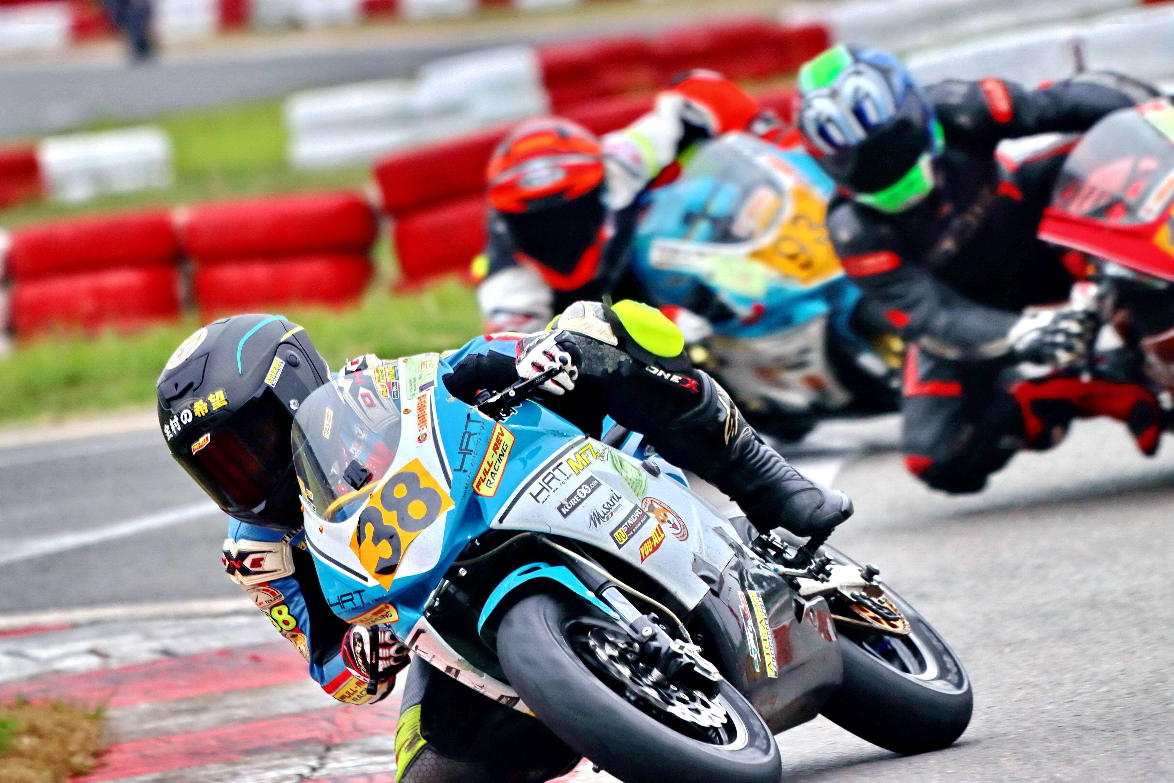 随后五月份举行的大湾区摩托车大赛恩平站,同样参加 minigp 150 a 组