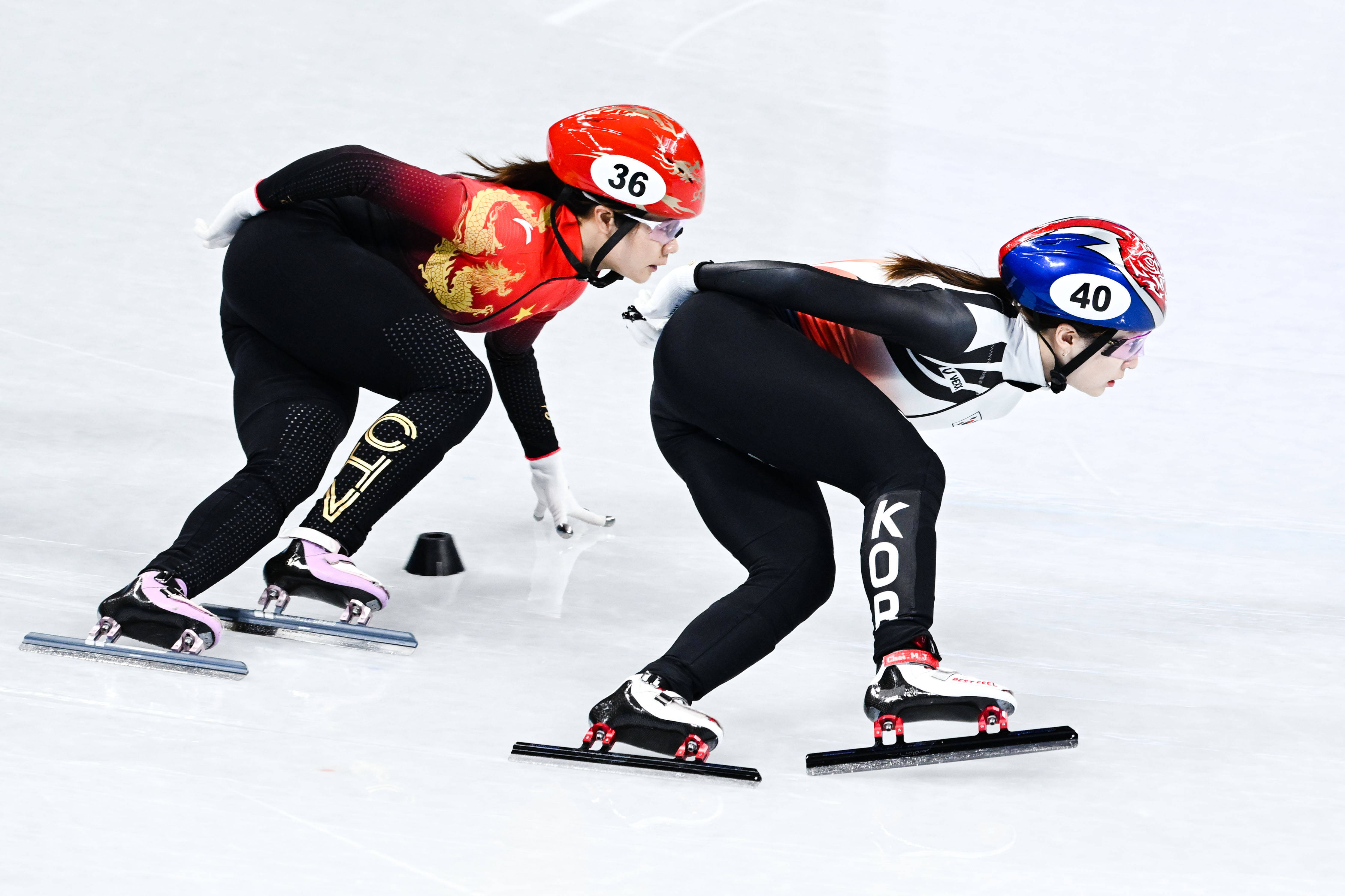 女子短道速滑比赛图片