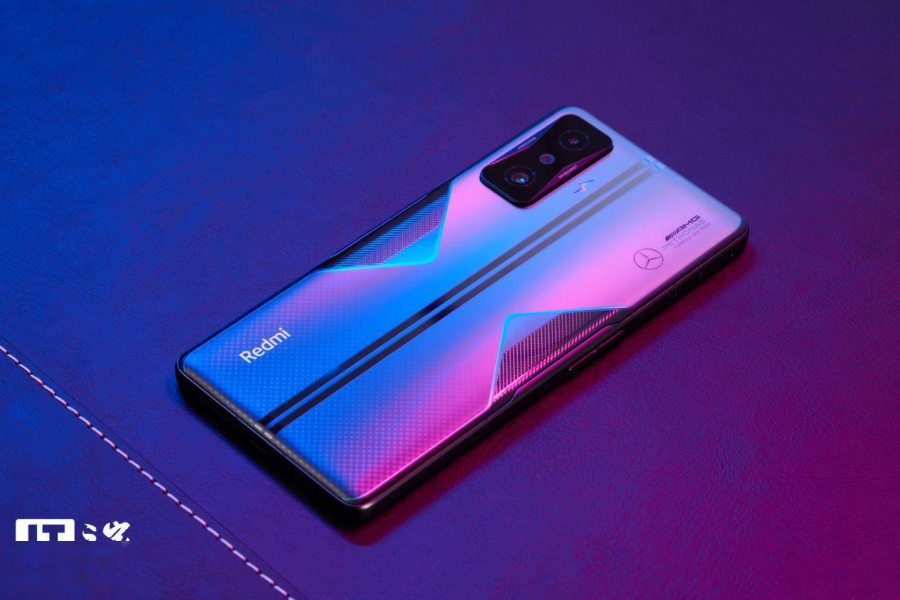 Redmi K50 冠军版图赏：AMG 联名、磁动力肩键加持的硬核手机