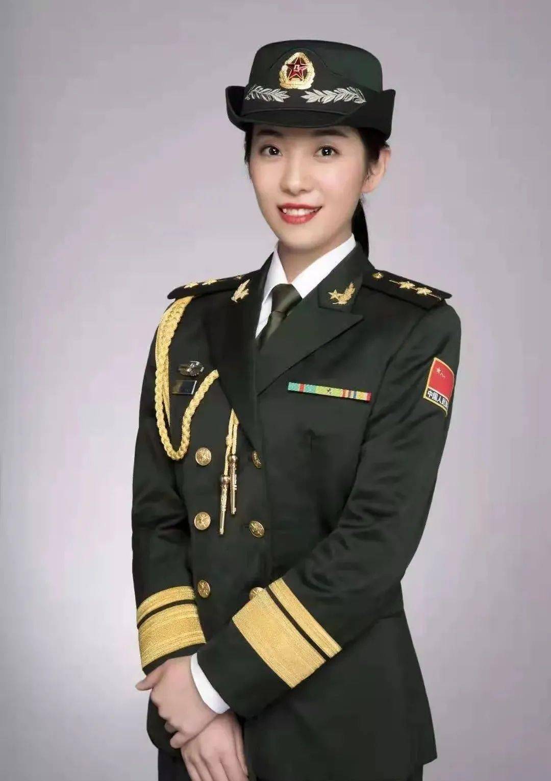 女解放军军官图片