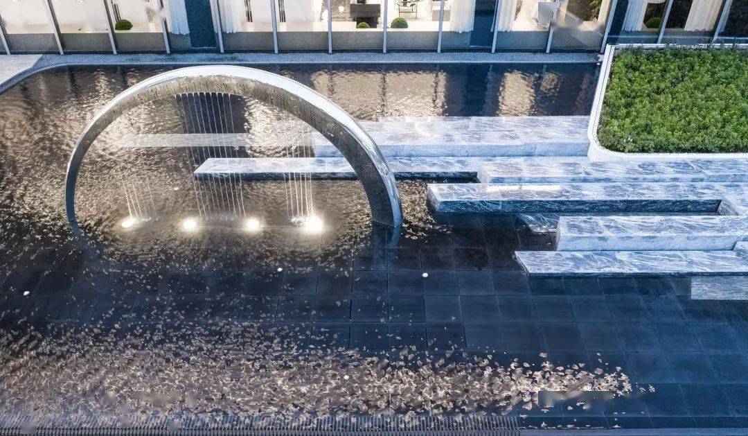 雕塑与水景的恋歌