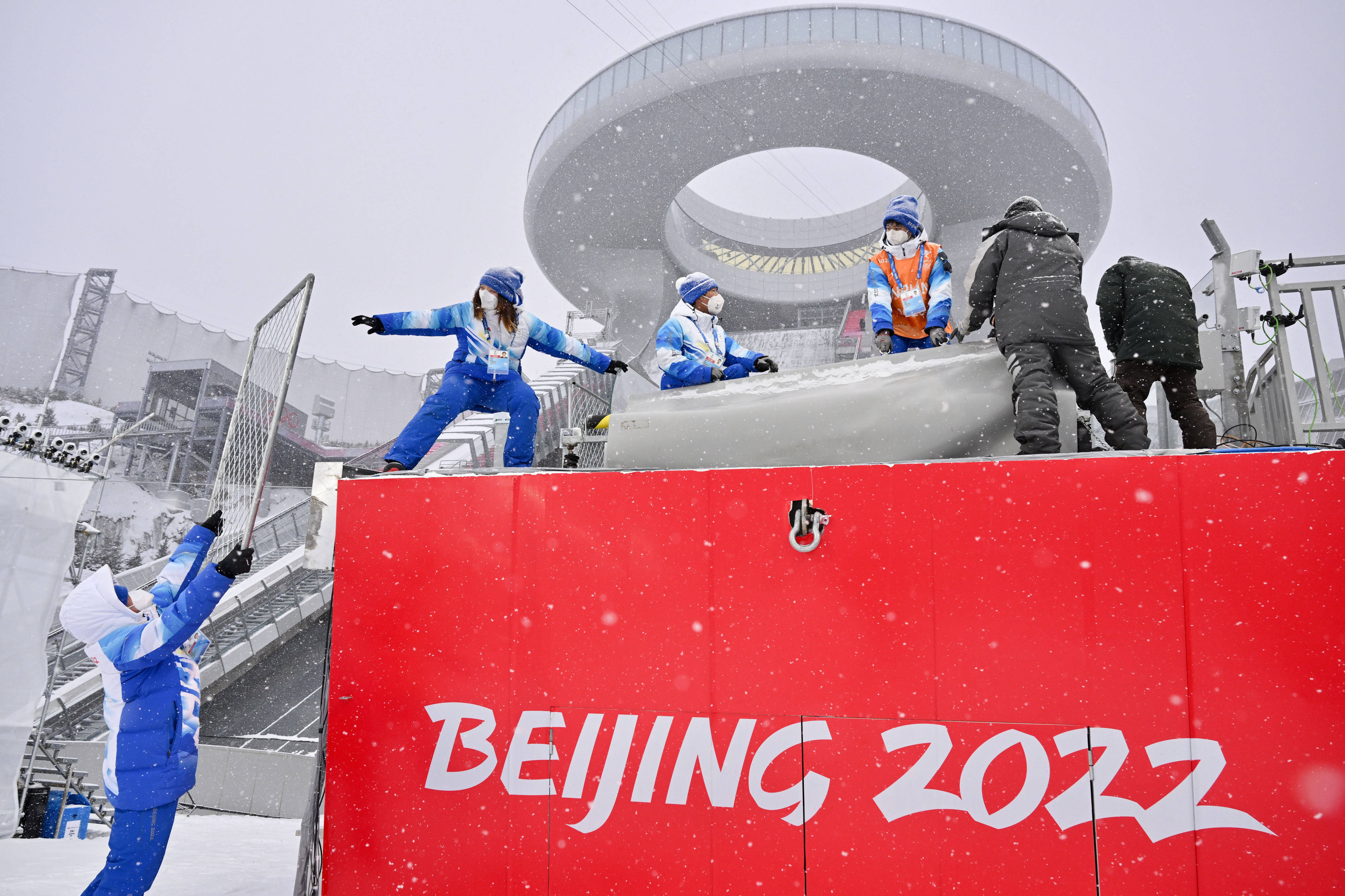 当日,北京2022年冬奥会北欧两项团体赛跳台滑雪大跳台/越野滑雪4×5