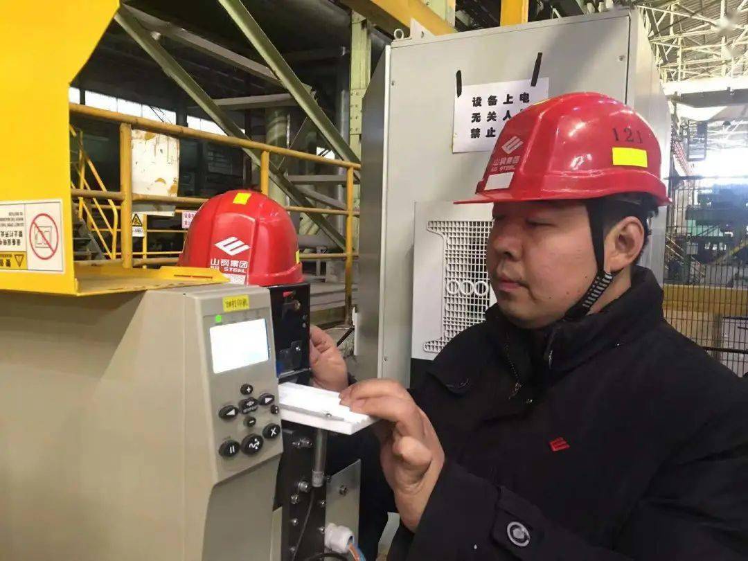 山钢智能化产品家族再添一员"猛将"!还是国内首套._机器人_操作_鱼雷