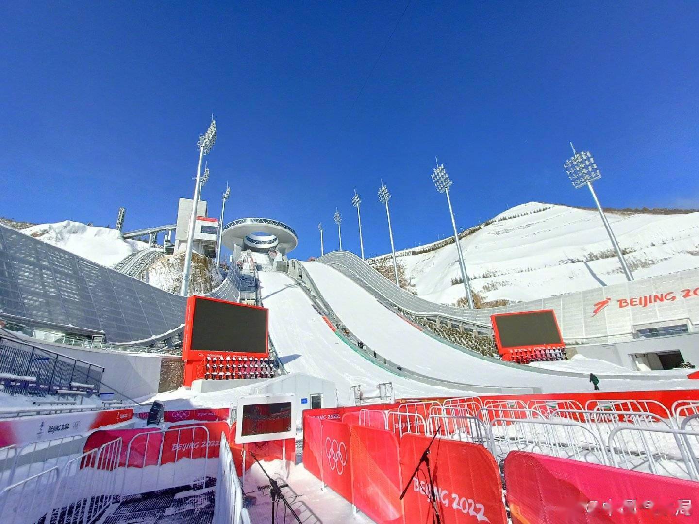 雪后的冬奥跳台雪如意景色迷人_比赛_王旭海_摄影