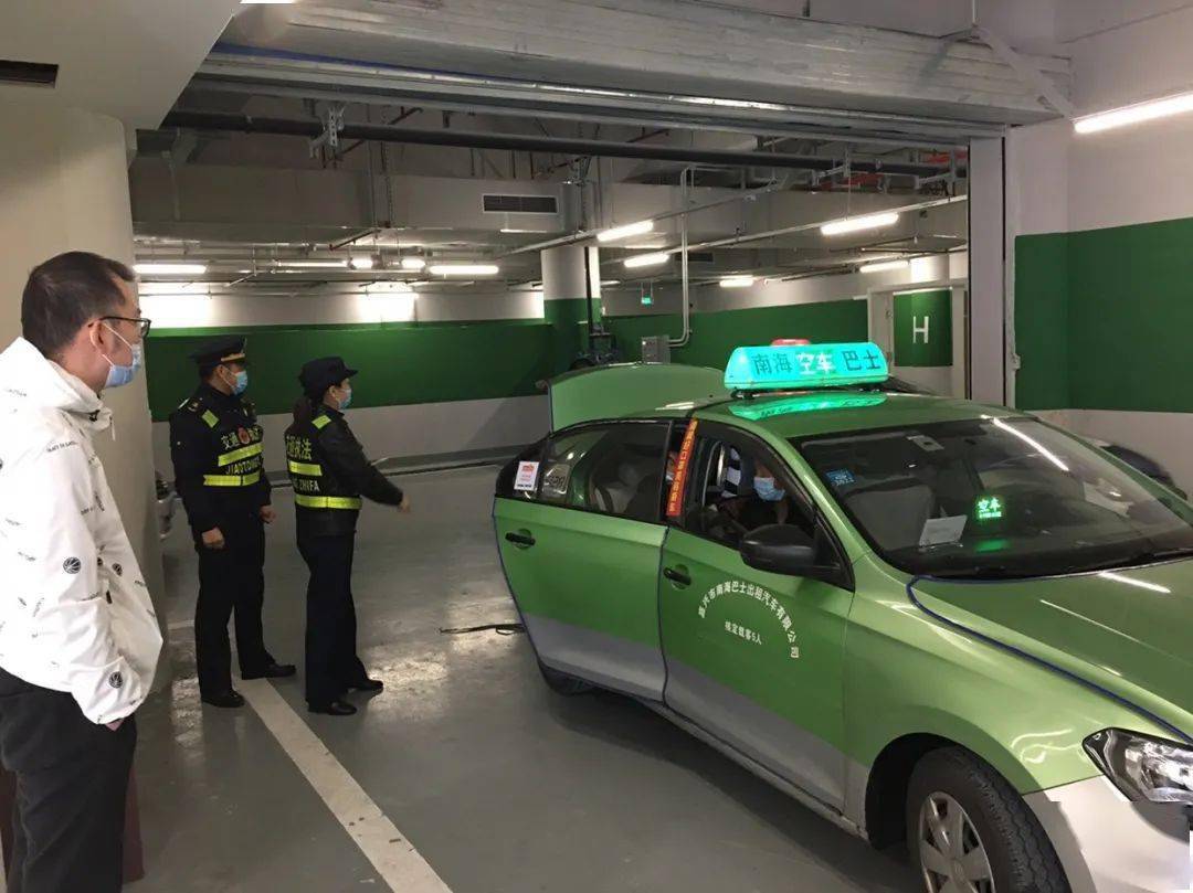 922关注嘉兴火车站出租车私自揽客情况