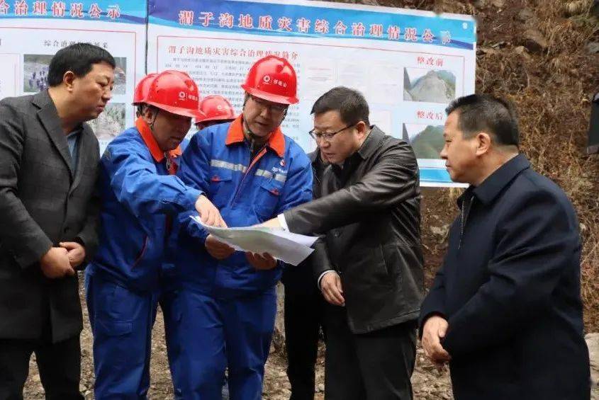 2月17日,市委副书记,市长刘永革到武都区调研指导重点项目建设工作.