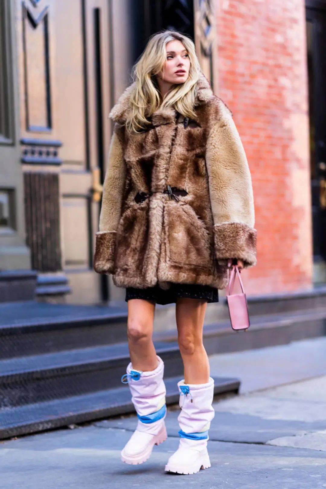 Gene@ 给朱莉的珍珠项链Look跪了,Baby和宋祖儿撞衫谁更美?!开开与新男友浪漫约会【海报街拍】