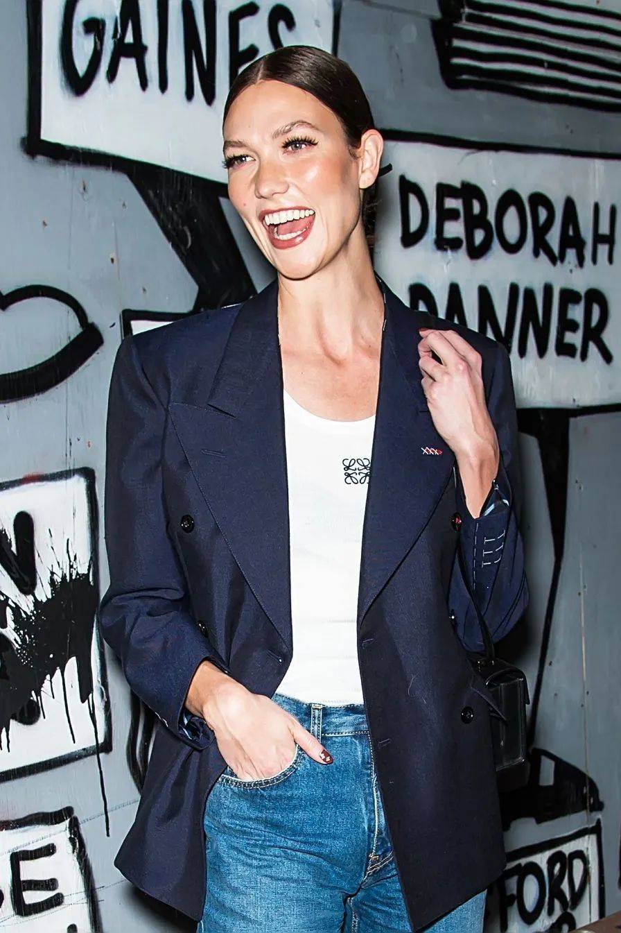 Gene@ 给朱莉的珍珠项链Look跪了,Baby和宋祖儿撞衫谁更美?!开开与新男友浪漫约会【海报街拍】