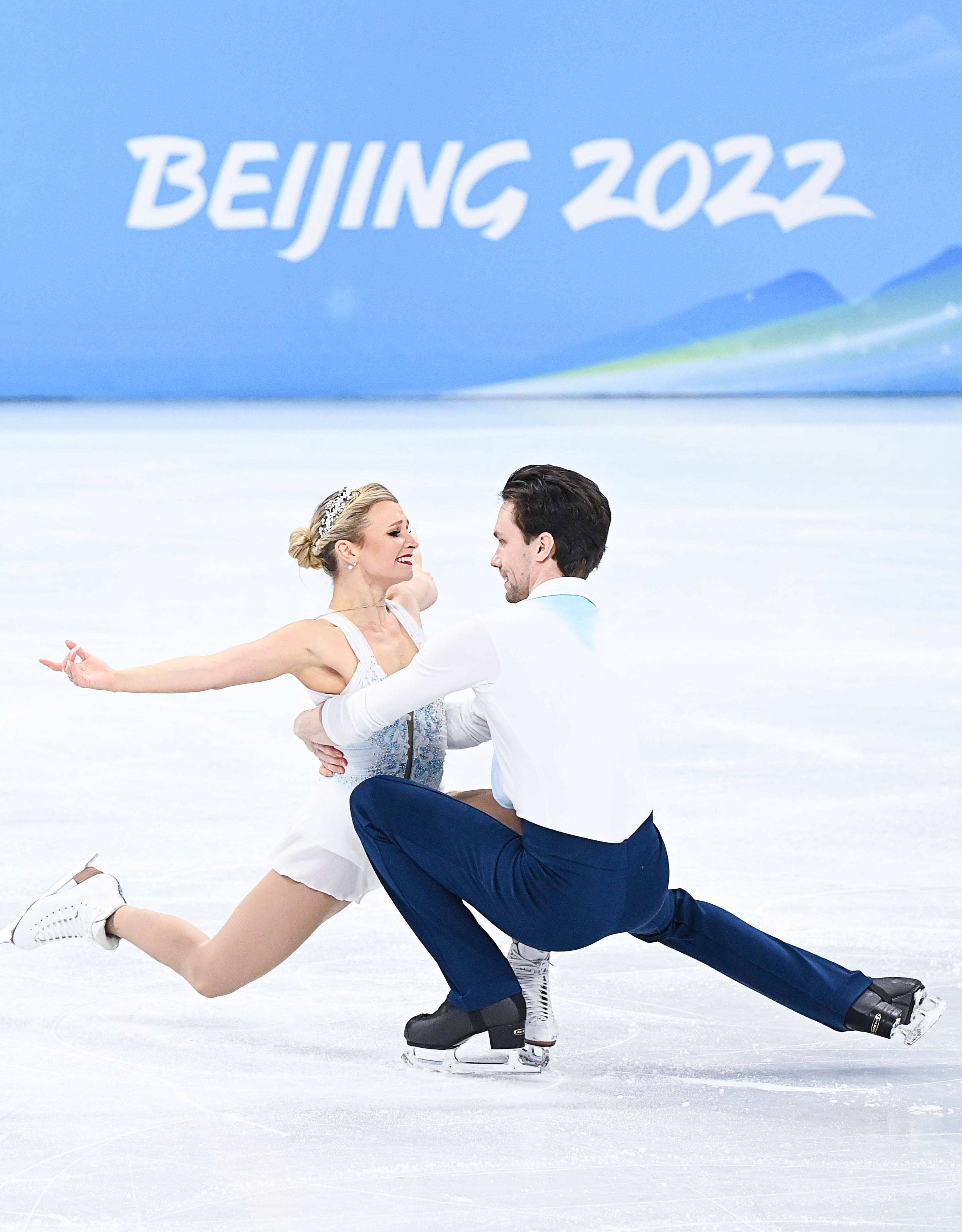 花样滑冰双人2022图片
