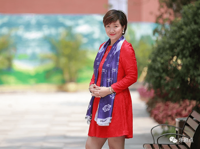 亚视花旦刘玉婷移居内地近况53岁冻龄有术开房地产公司成总裁