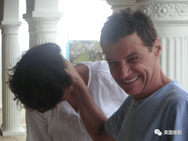 欧美最变态时尚大亨诡异死亡!曾发掘无数超模,诱拐上千模特做名人性奴