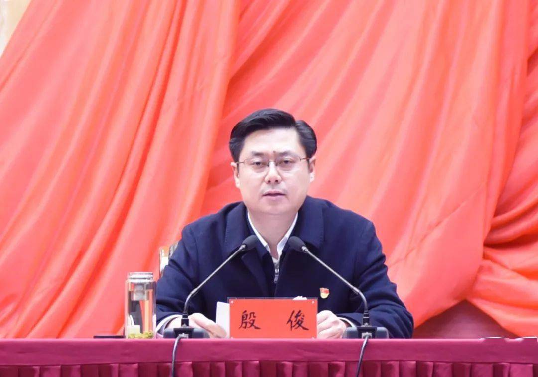 市委副书记,市长殷俊传达了泰州市委副书记,代市长万闻华带队来兴"四