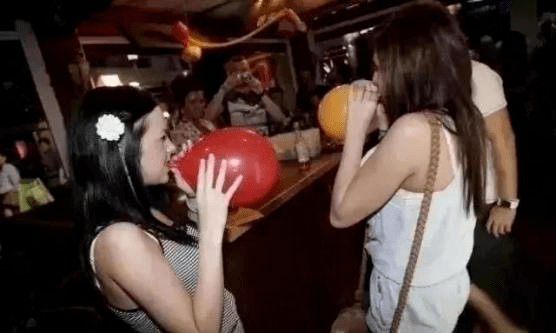 因此也叫做"打气球"或"吹气球".