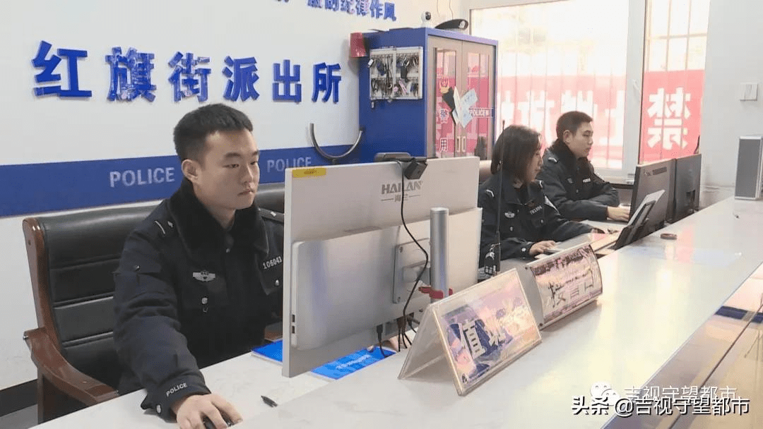 少年持刀约群架民警朋友圈发脸贴脸合照配检讨