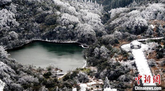 空气|福建泰宁峨嵋峰迎来2022年首场降雪